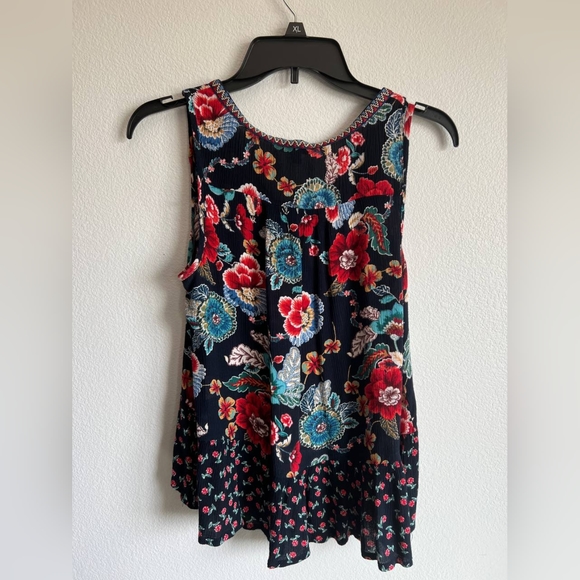 Top - Picture 2 of 3